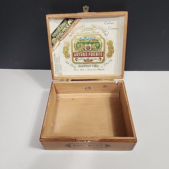 Arturo Fuente Corona Hand Made In Dominican Republic Box - Picture 12 of 16